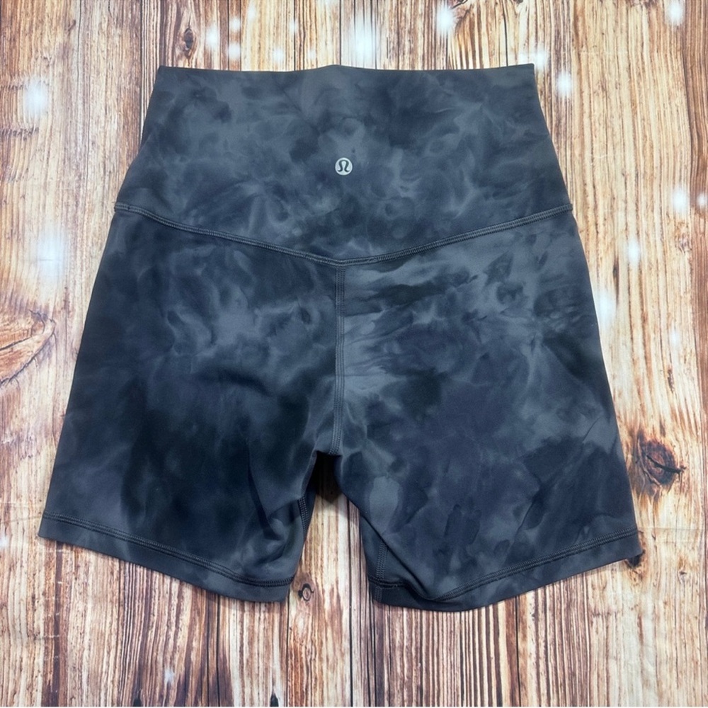 Lululemon athletica Women’s Bike Shorts
Size 6